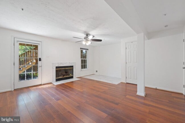 Building Photo - 806 Lilac Ct