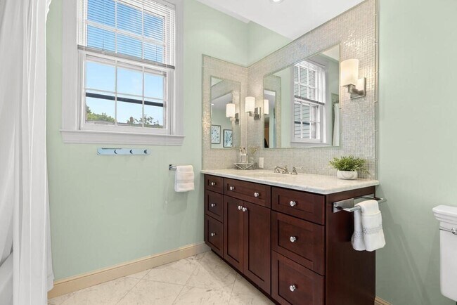 Building Photo - 49B Dana St