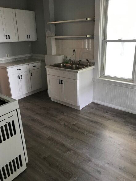 Building Photo - 10 Taunton St