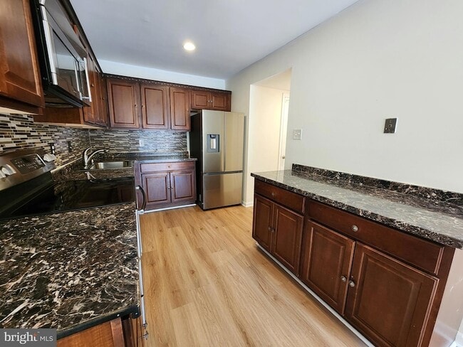 Building Photo - 10662 Spring Oak Ct