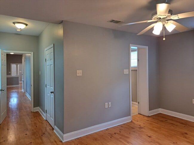 Building Photo - Single Family Home- 2 BR/2BA in Upper Mid-...