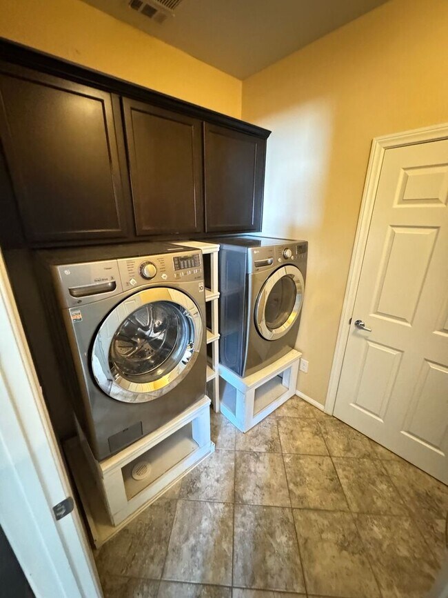 Building Photo - Your Next Home Awaits | 4 Bed, 3 Bath with Private Pool