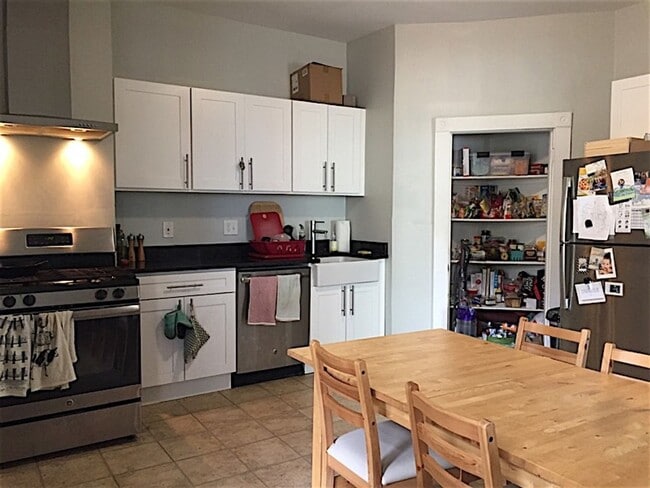 Building Photo - 3 bed 1 bath in Cambridge....