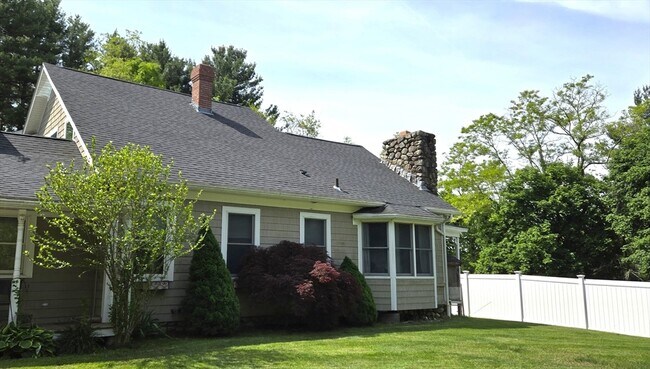 Building Photo - 393 South St