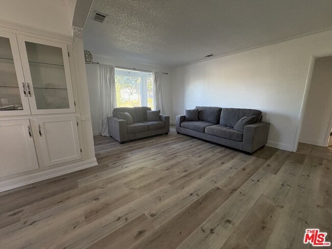 Building Photo - 2417 Andreo Ave