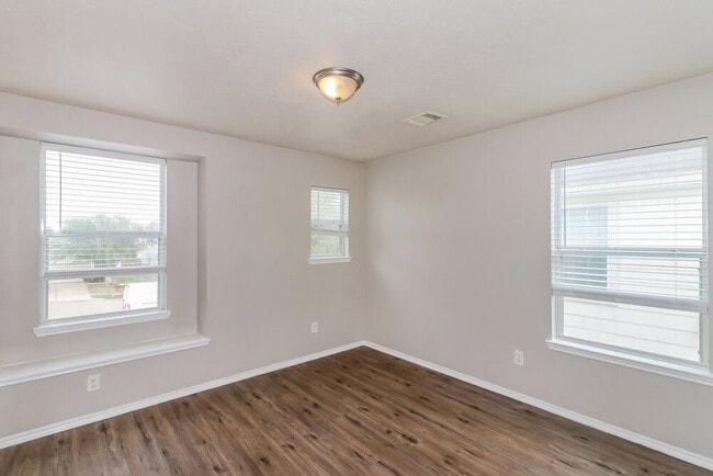 Building Photo - 2730 Skyview Grove Ct