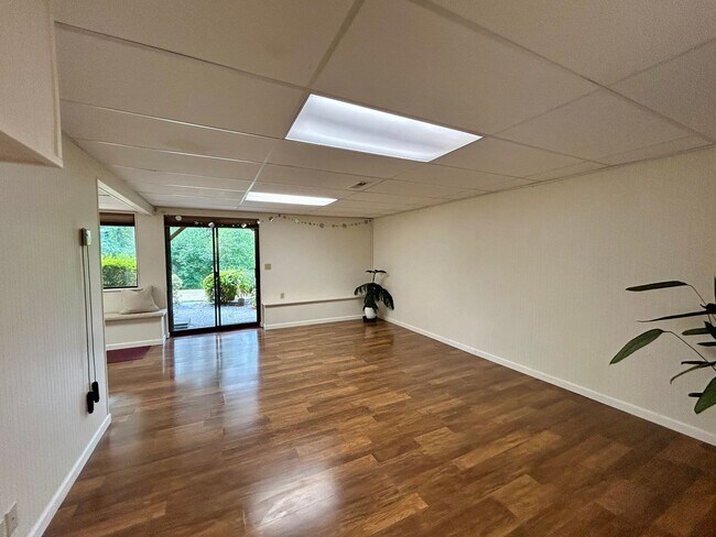 Building Photo - 3500 Ridgemont Way