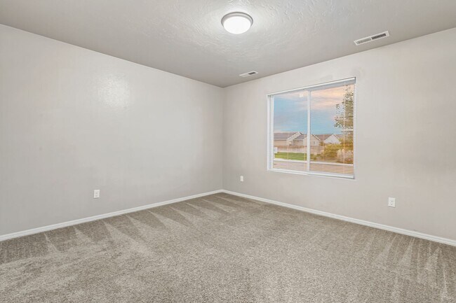 Building Photo - Spacious 4bd/2ba, Single Level Home in Qui...