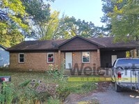 Building Photo - Charming 3-Bed Home with Fenced Yard and Carport