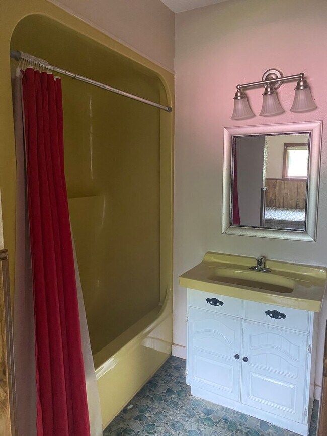 Building Photo - Fulton Street