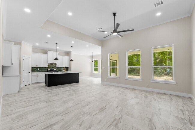 Building Photo - 244 Fawn Dr