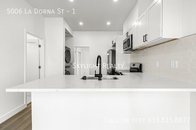 Building Photo - 5006 La Dorna St
