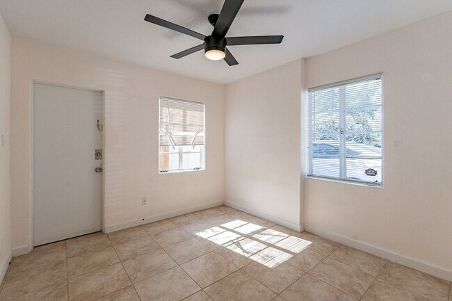 Building Photo - 928 W McDowell Rd
