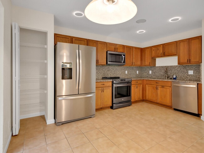 Building Photo - 6136 Sugar Loaf Ln