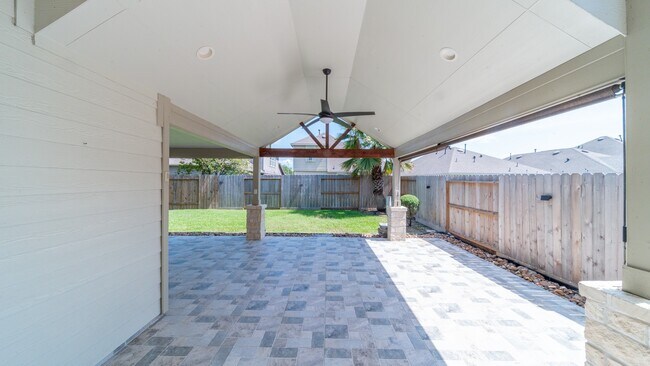 Building Photo - 13303 Davenport Hills Ln