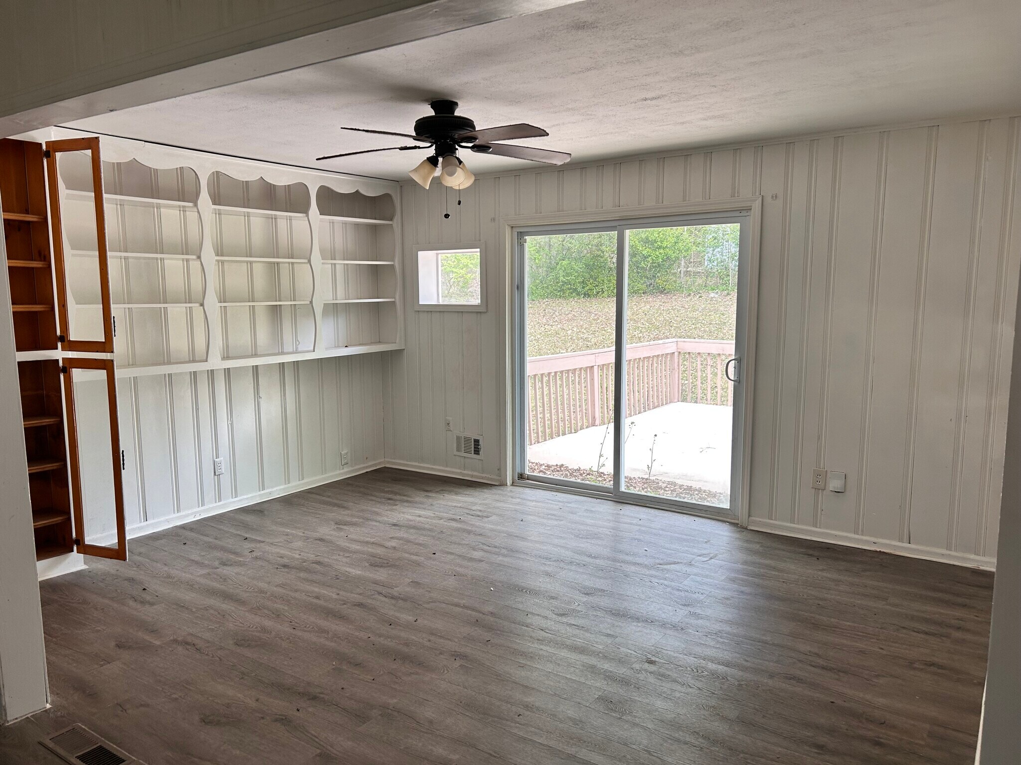 Building Photo - 5007 Spring Hill Dr