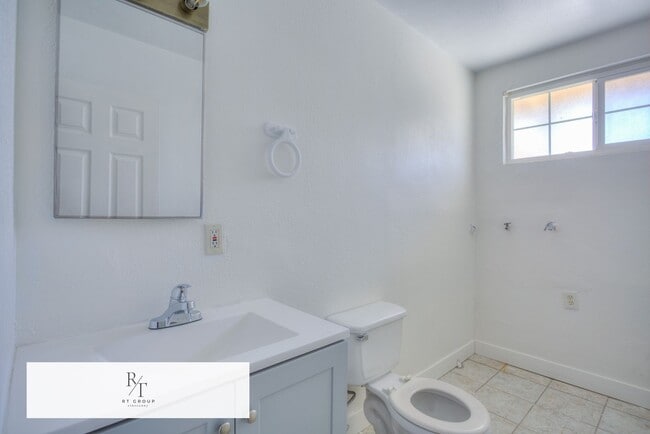 Building Photo - Spacious 4-Bedroom Home on Nearly 1 Acre –...
