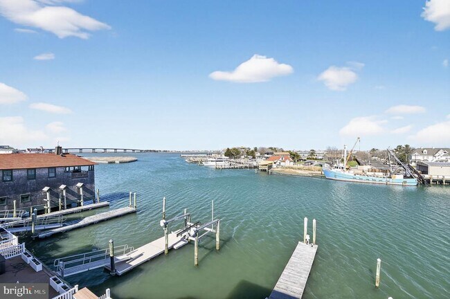 Building Photo - 739 N Massachusetts Ave