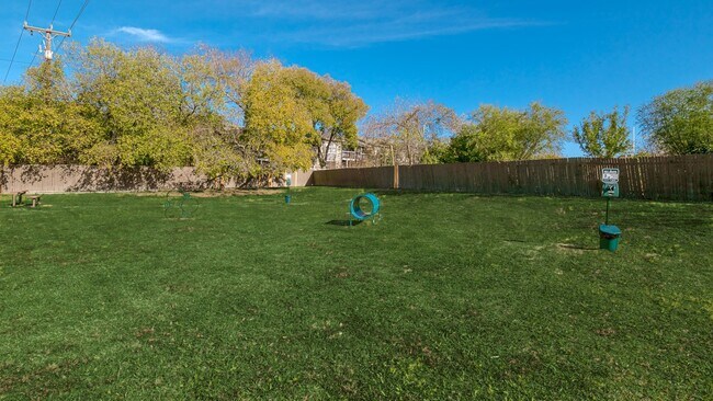 Building Photo - 9109 Dartbrook Dr