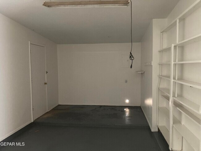 Building Photo - 2105 Villa Plata Dr