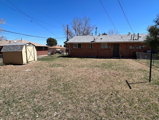 Building Photo - ** Move in Special** Spacious 3 bedroom, 1 bath Lakewood duplex with fenced in backyard available!