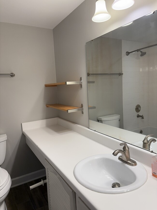 Building Photo - 412 Kojun Ct