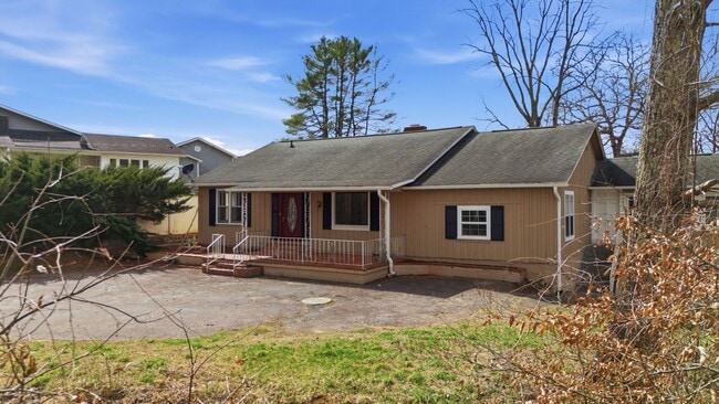 Building Photo - $1,800 - 3 Bedroom 3 Bathroom Unfurnished Home Just Outside Franklin