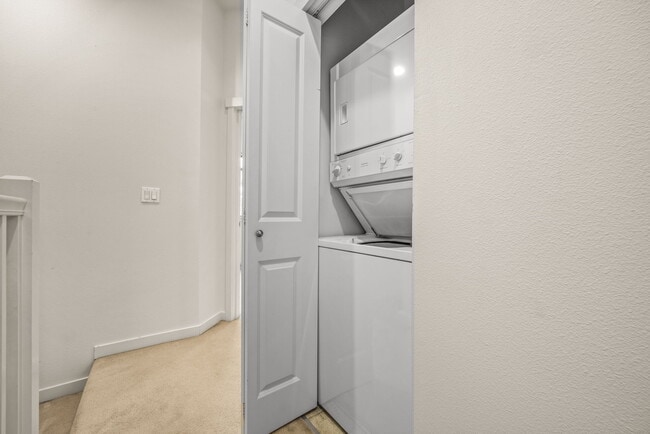 Building Photo - 2160 Yakima Ct