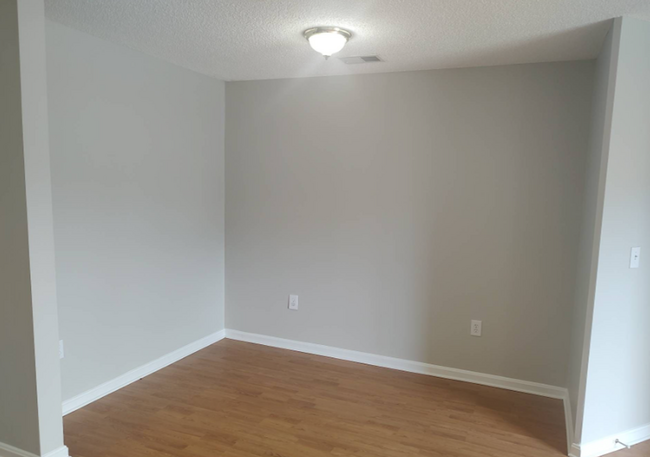 Building Photo - Heart of Myrtle Beach! 2 Bed/1 Bath w/ gor...