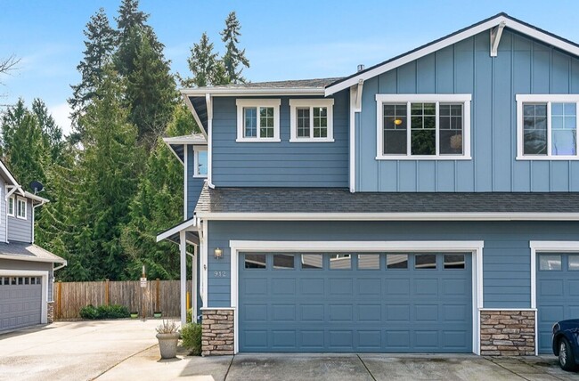 Building Photo - Bothell Townhome