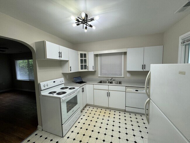 Building Photo - 1140 Osage Ave