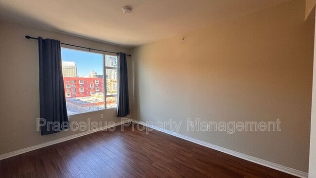 Building Photo - 530 K St