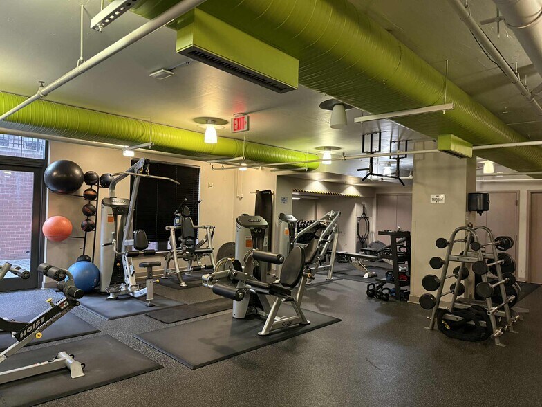 Building Photo - 1021 N Garfield St