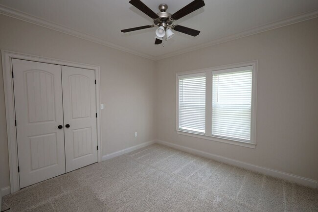 Building Photo - 4704 Crescent Ct