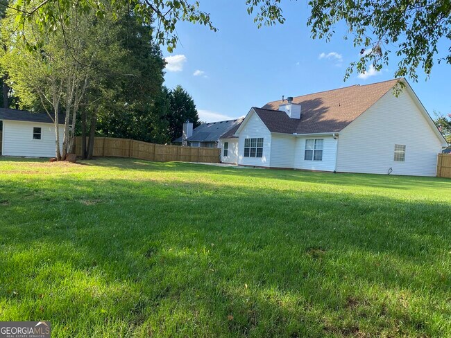 Building Photo - 900 Harbins View Dr