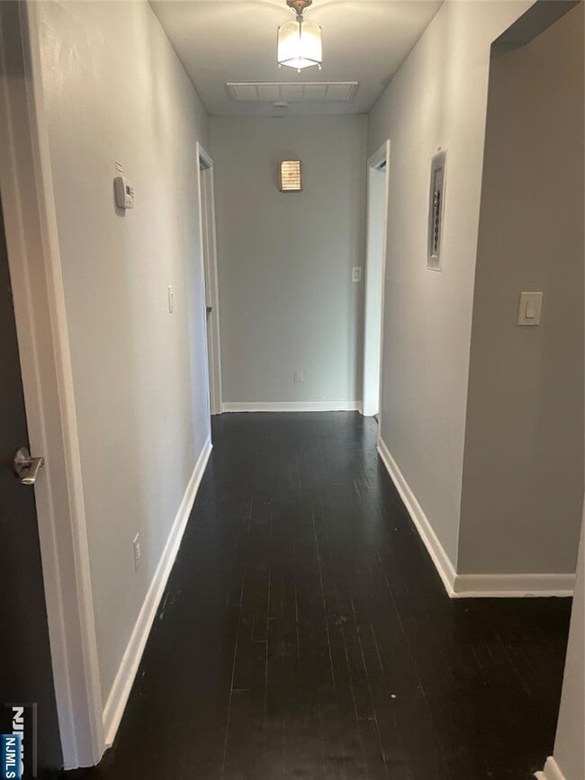 Building Photo - 113 Hawthorne Ave