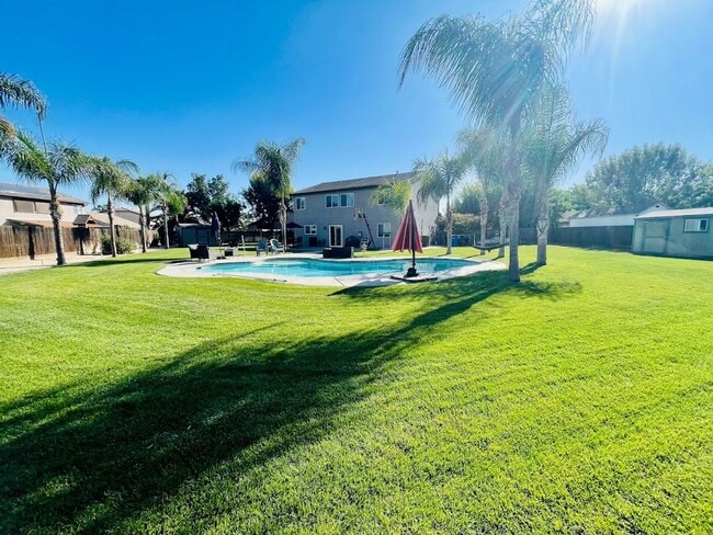 Building Photo - 5 Br 3.5 Ba with pool available soon