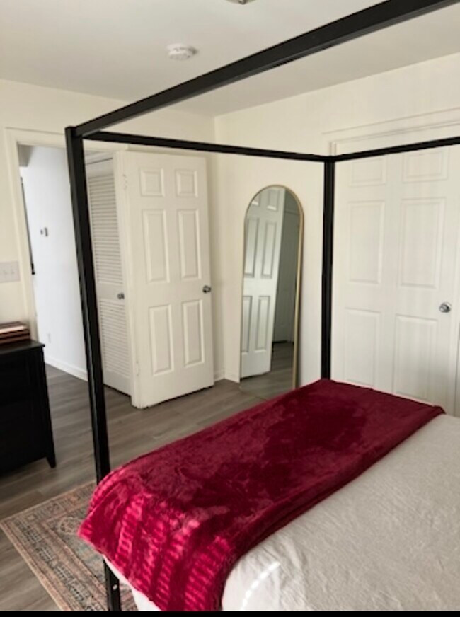 Building Photo - 539 Pineland Cir