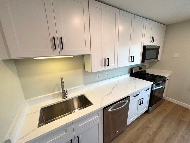 Building Photo - 2114 Southwind Cir