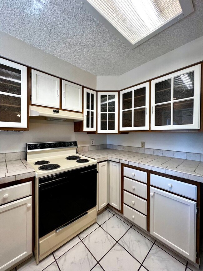 Building Photo - e4903