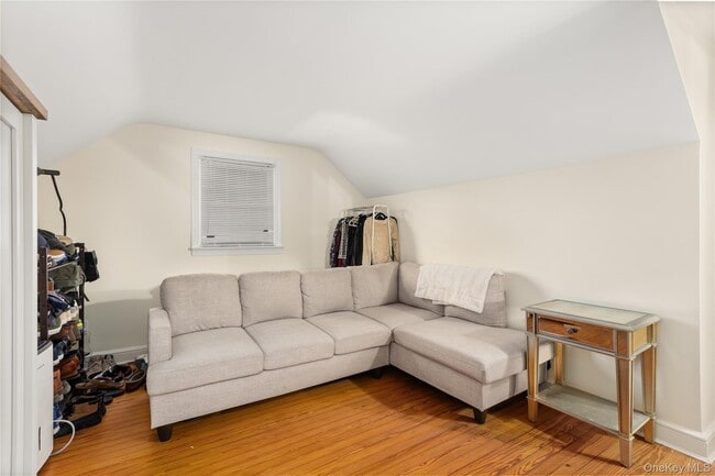 Building Photo - 55 Robbins Ave