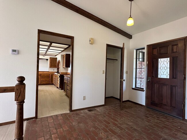 Building Photo - Bear Valley 3+4 with over 4 acres! MUST SEE!