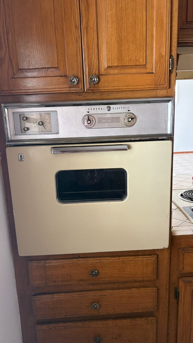 Building Photo - Mid-Century Dream with Beautiful POOL !!!