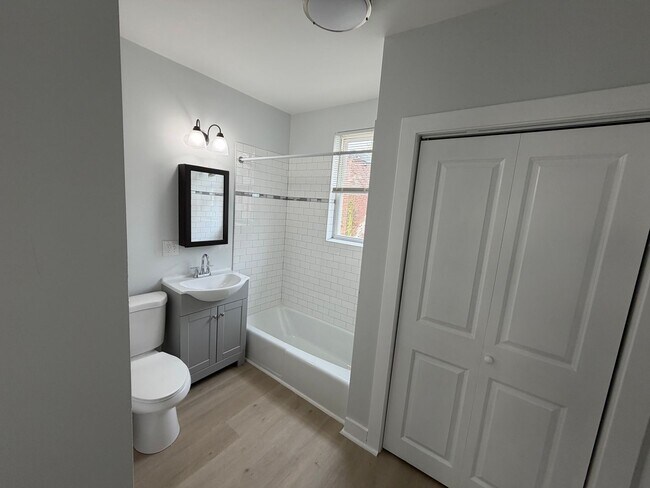 Building Photo - Charming 2BR/1Bath House! Section 8 ONLY!