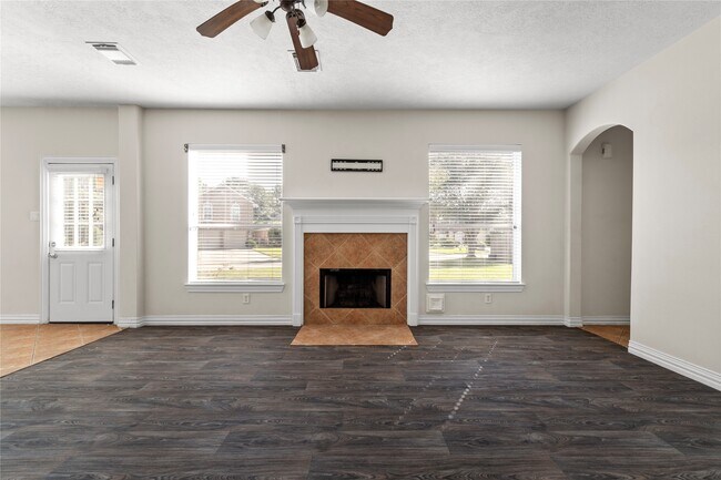 Building Photo - 11130 Fairway Dr