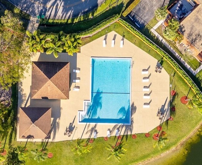 Building Photo - 11880 SW 13th Ct