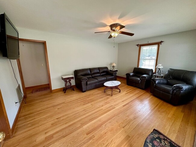 Building Photo - Unlock the Door to The Perfect Rental