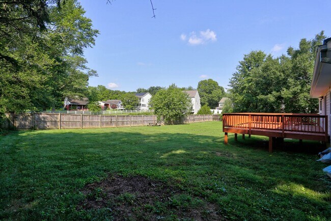 Building Photo - 4 Bedroom 2 Bath Hanover Home w- 2-Car Gar...