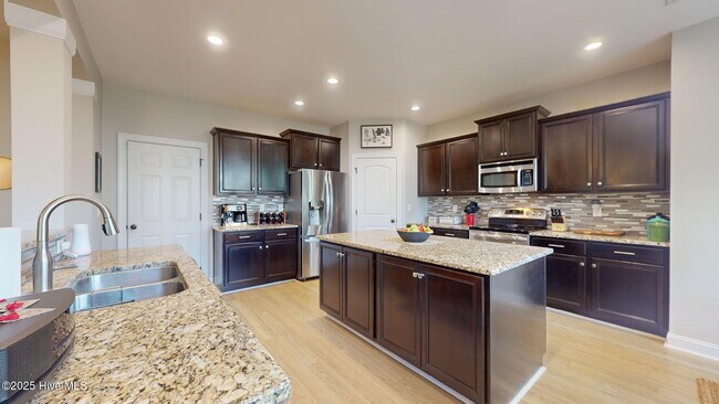 Building Photo - 205 Willow Ridge Dr