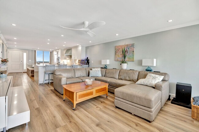 Building Photo - 911 Ocean Dr